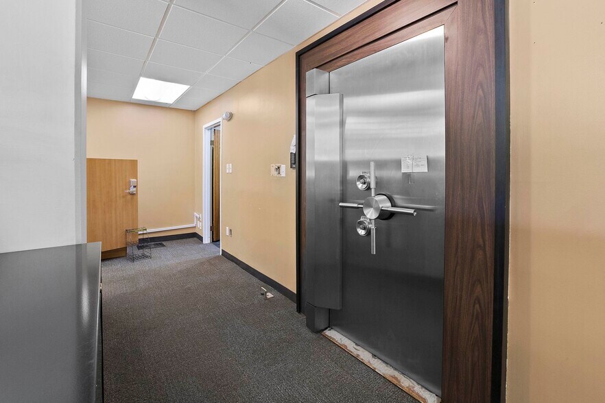 More Photos Of 5942 Us-60, Ashland Bank For Sale