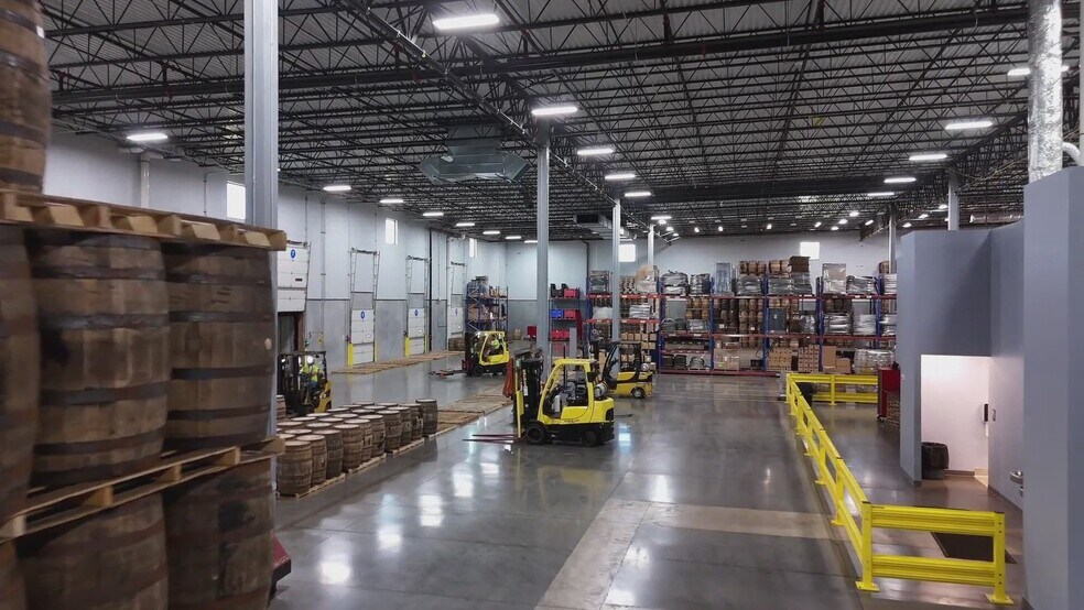 More Photos Of 12415 Old Lagrange Rd, Louisville Warehouse For Lease