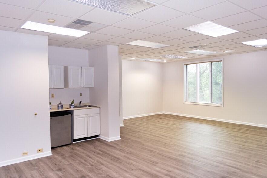 More Photos Of 821-824 Courtyard Dr, Hillsborough Office For Lease