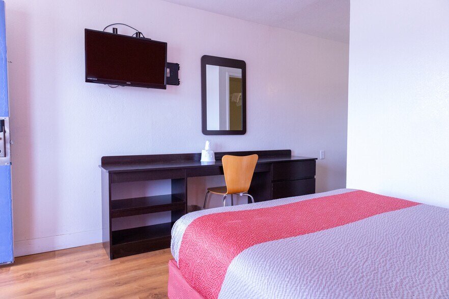 More Photos Of 2420 Commerce Rd, Goodland Hotel For Sale