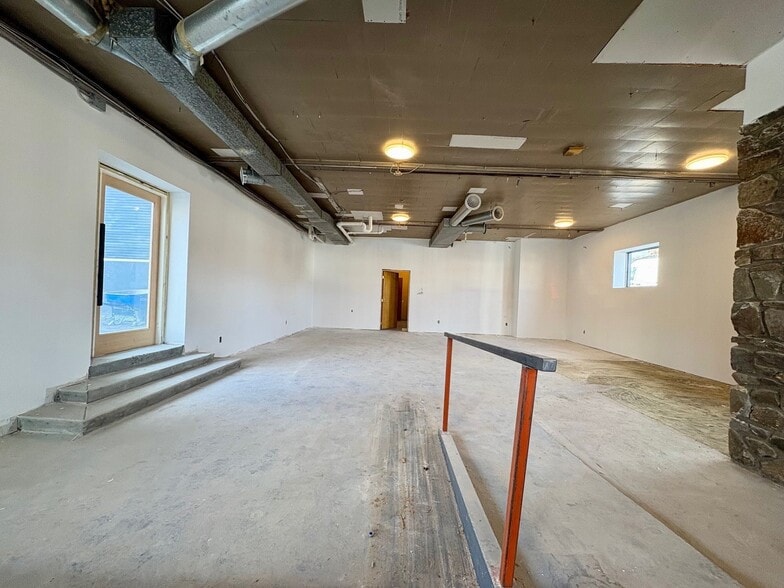 More Photos Of 255-257 Short Coxe Ave, Asheville Storefront Retail Office For Lease
