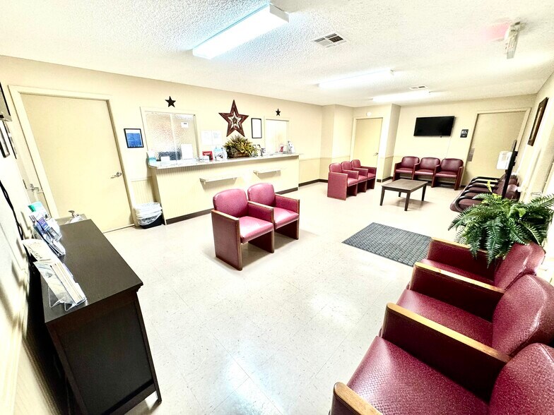 More Photos Of 101 Anthony Dr, Teague Medical For Sale