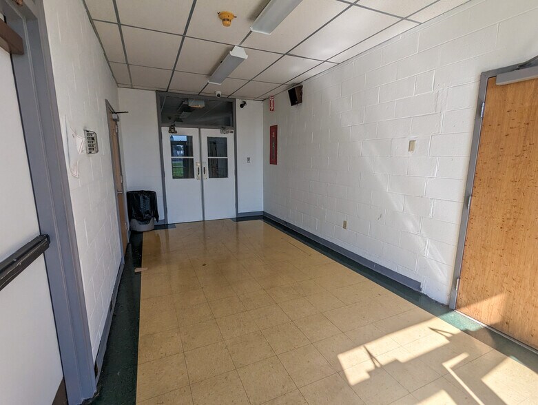 More Photos Of 350 Georgetown Rd, Carneys Point Schools For Lease