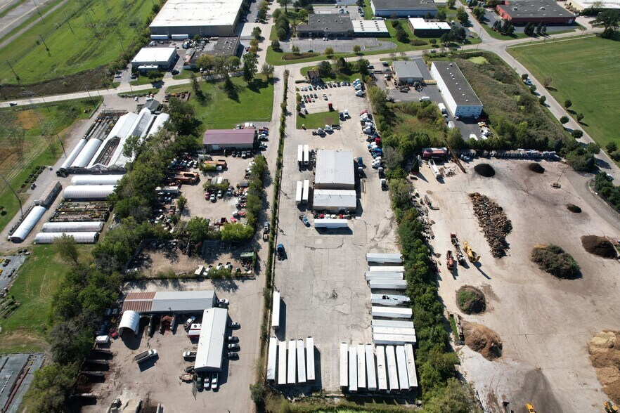 More Photos Of 1201 W Washington St, West Chicago Truck Terminal For Sale