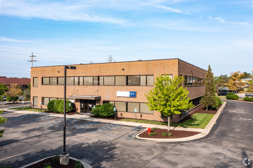 Primary Photo Of 4202 Collins Rd, Lansing Medical For Lease