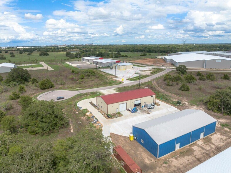 More Photos Of 8416 Parameter, College Station Warehouse For Lease