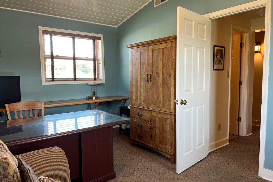 More Photos Of 81 Steele Rd, Franklin Office For Lease