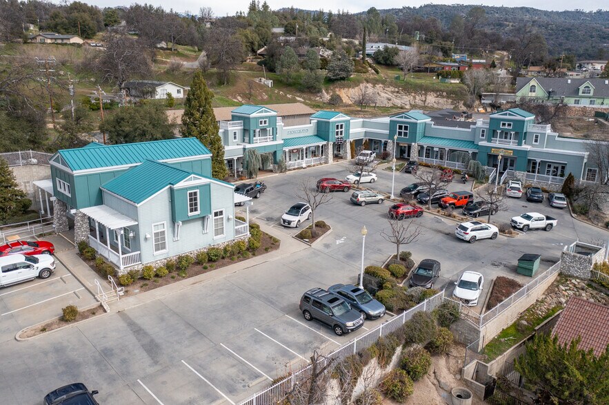 Primary Photo Of 40282 Highway 41, Oakhurst Freestanding For Sale