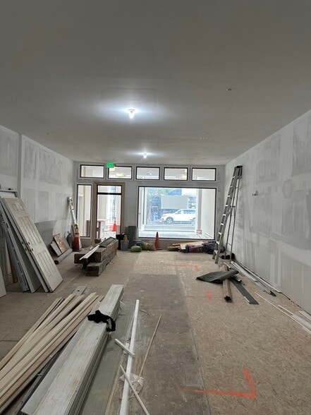 More Photos Of 106 W Lexington St, Baltimore Storefront Retail Residential For Lease