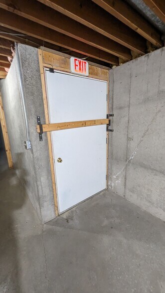 More Photos Of 1276 W Winneconne Ave, Neenah Storefront For Sale