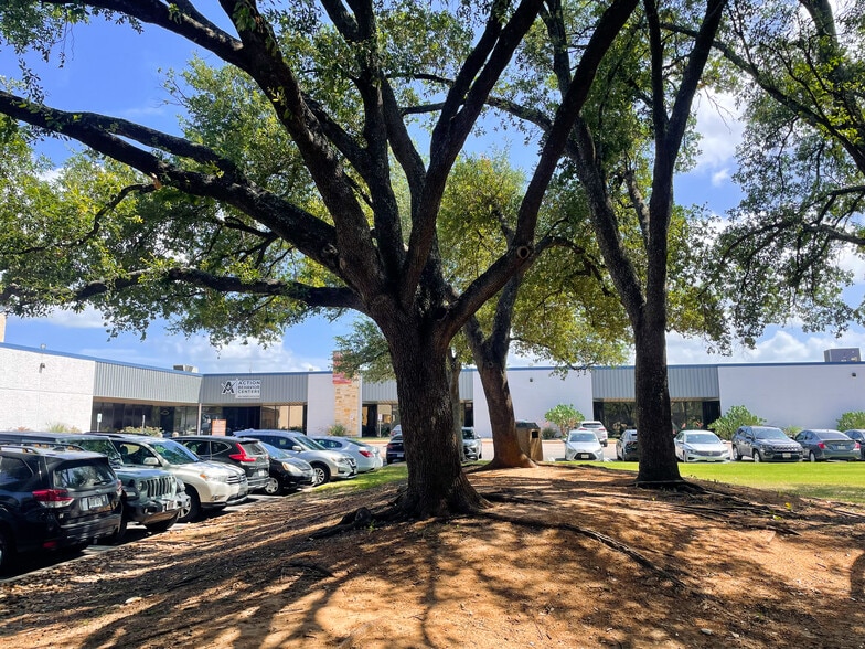 More Photos Of 1901 W Braker Ln, Austin Unknown For Lease