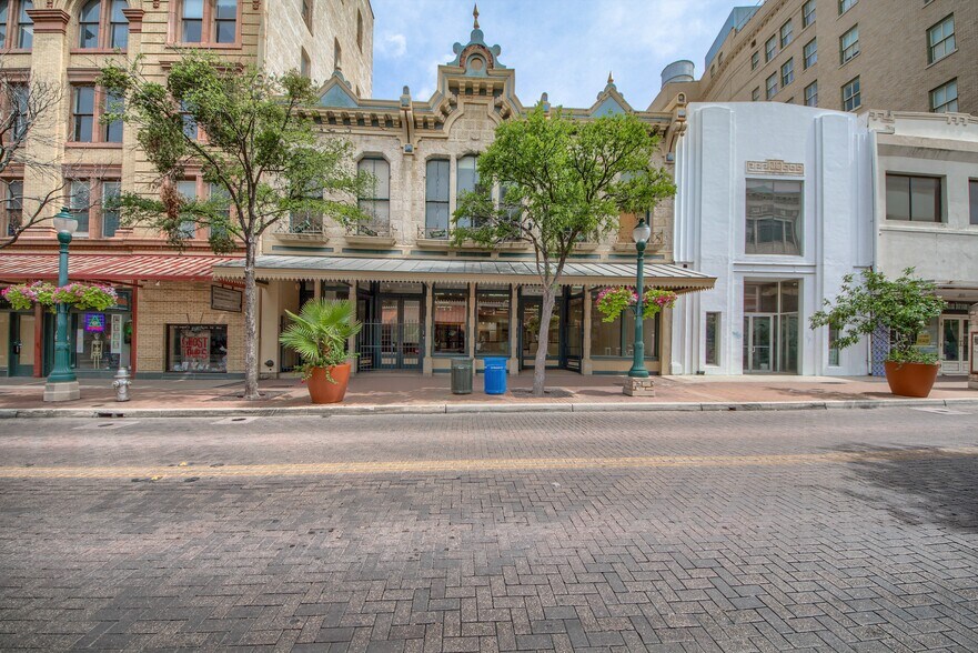 More Photos Of 515 E Houston St, San Antonio Storefront Retail Office For Lease
