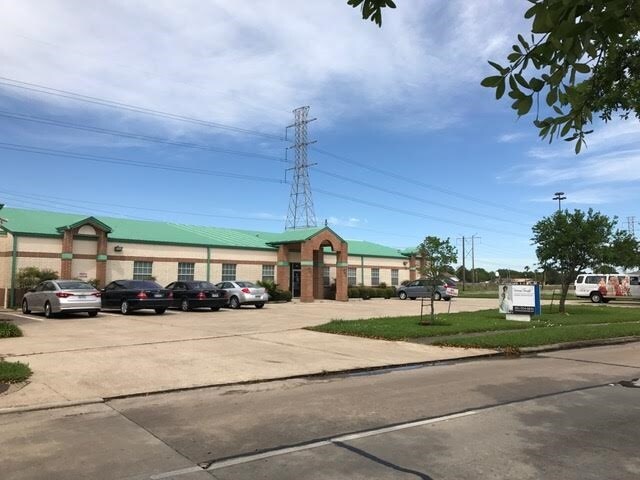 More Photos Of 451 Landing Blvd, League City Office For Sale