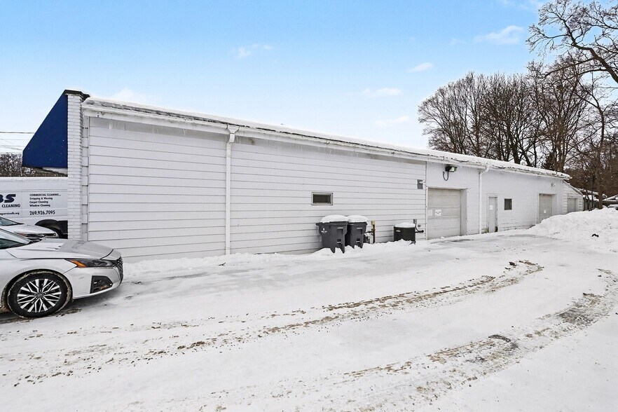 More Photos Of 1240 Pipestone Rd, Benton Harbor Office For Sale