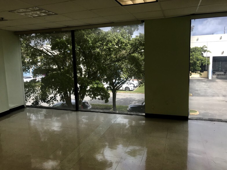 More Photos Of 6940-6948 NW 50th St, Miami Warehouse For Lease