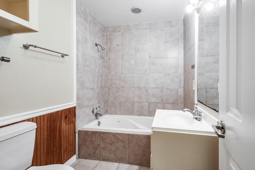 More Photos Of 16111 Porter Ln, Porter Flex For Sale