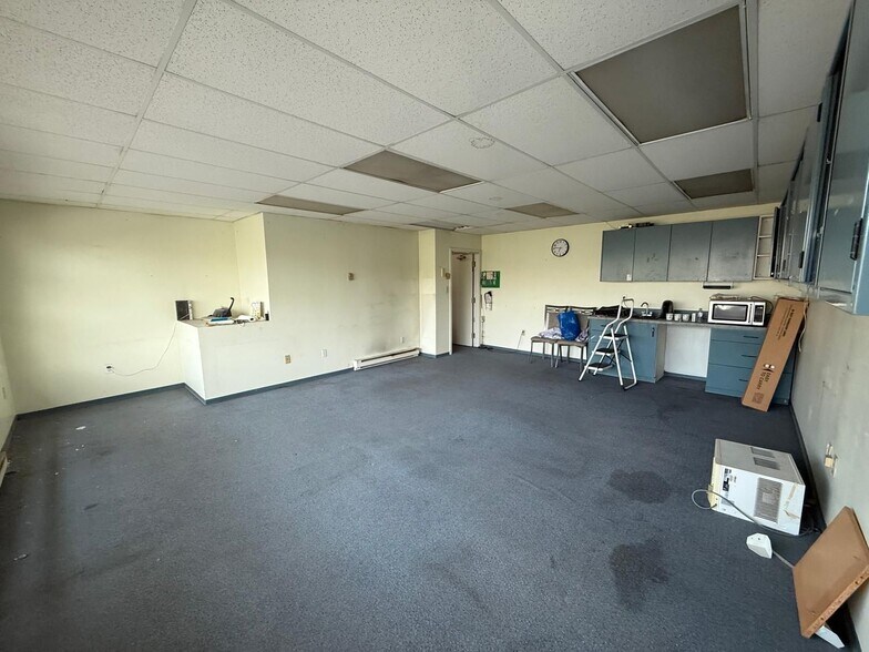 More Photos Of 9012 Oak St, Vancouver Warehouse For Sale