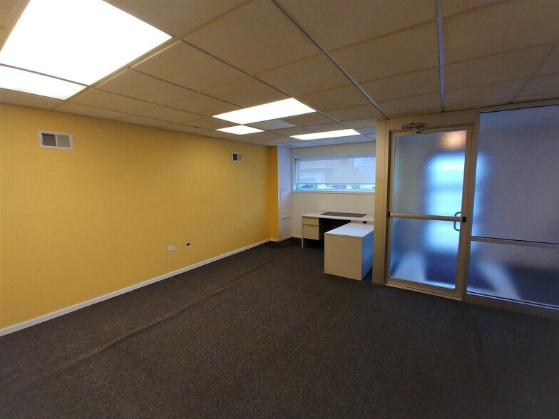 More Photos Of 10448 Kedzie, Chicago Office For Sale