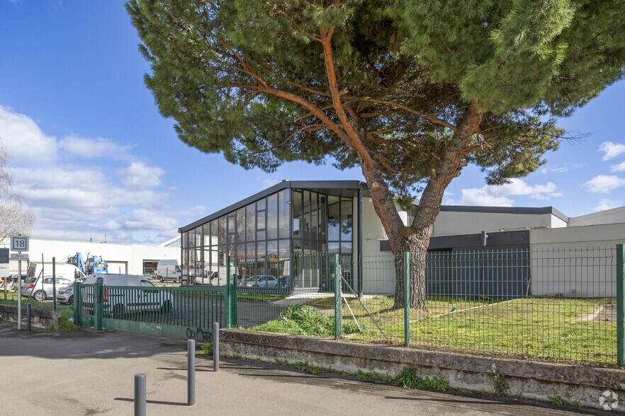 Primary Photo Of 18 Avenue Didier Daurat, Toulouse Office For Lease