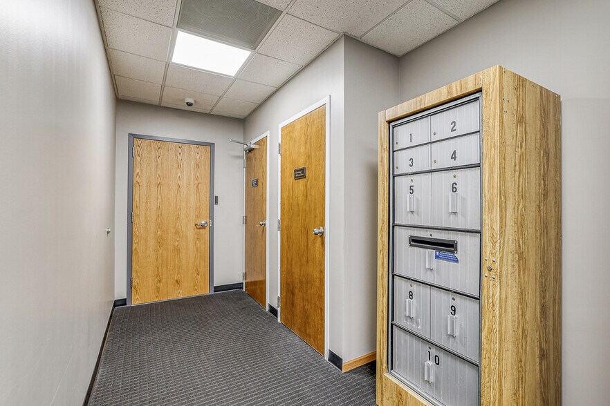 More Photos Of 10502 NW Ambassador Dr, Kansas City Office For Lease