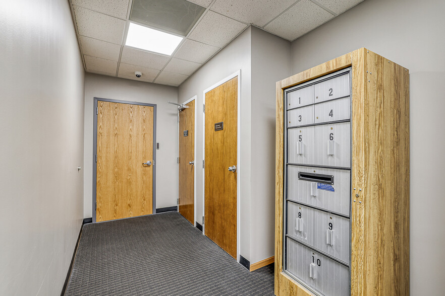 More Photos Of 10502 NW Ambassador Dr, Kansas City Office For Lease