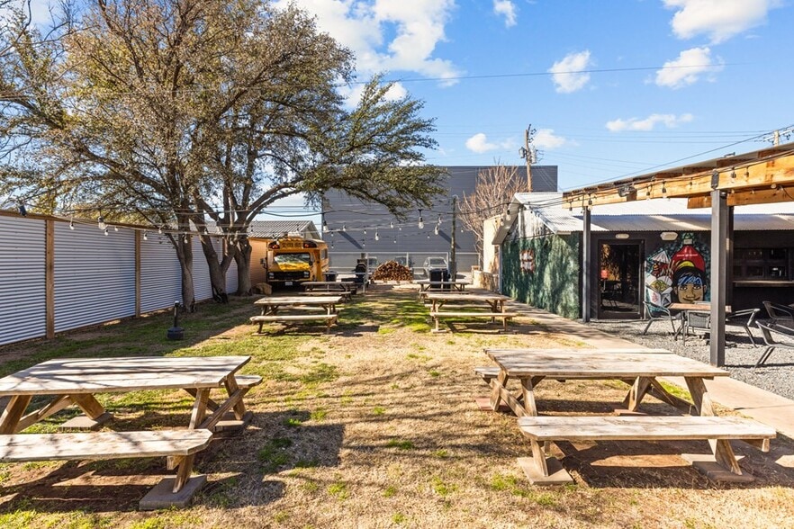 More Photos Of 615 N Sam Houston Ave, Odessa Restaurant For Sale
