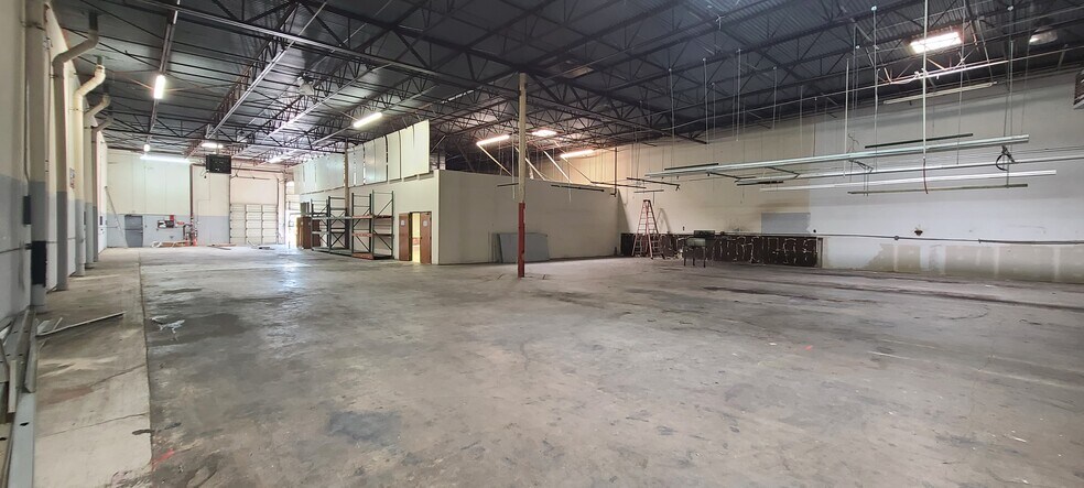 More Photos Of 2502-2510 Camp Ave, Carrollton Warehouse For Lease