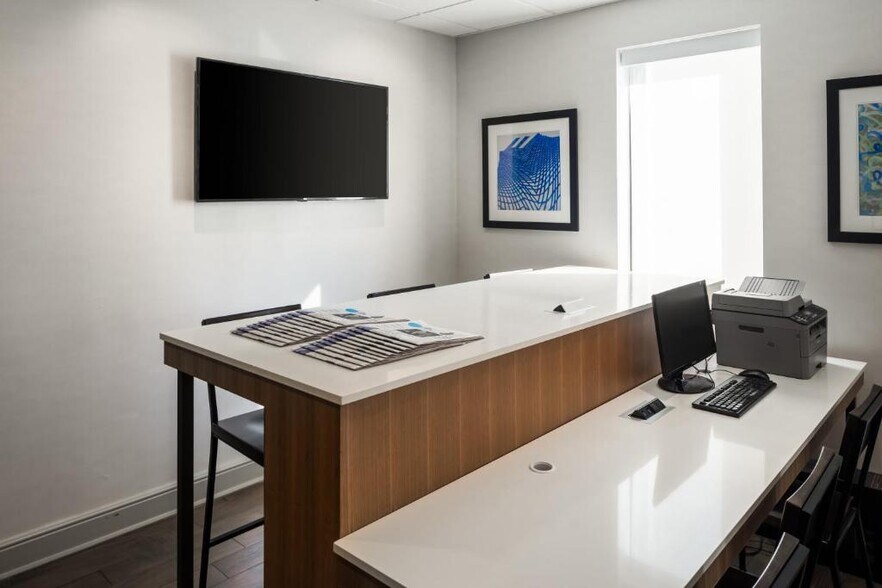 More Photos Of 4601 Best Rd, College Park Hotel For Sale