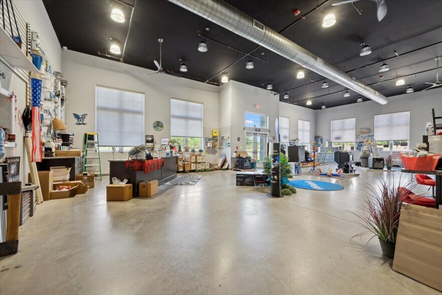 More Photos Of 22 Royal Rd, Flemington Industrial For Sale