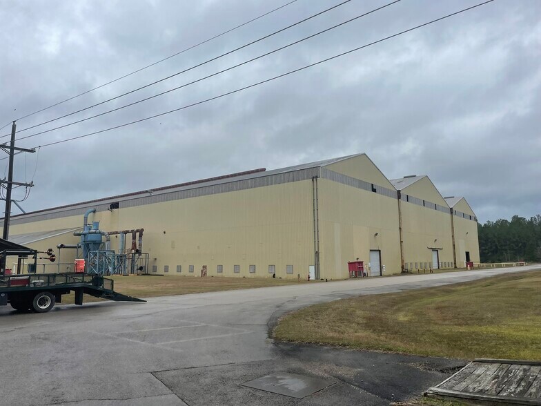 More Photos Of 735 FM 92 S, Silsbee Warehouse For Lease