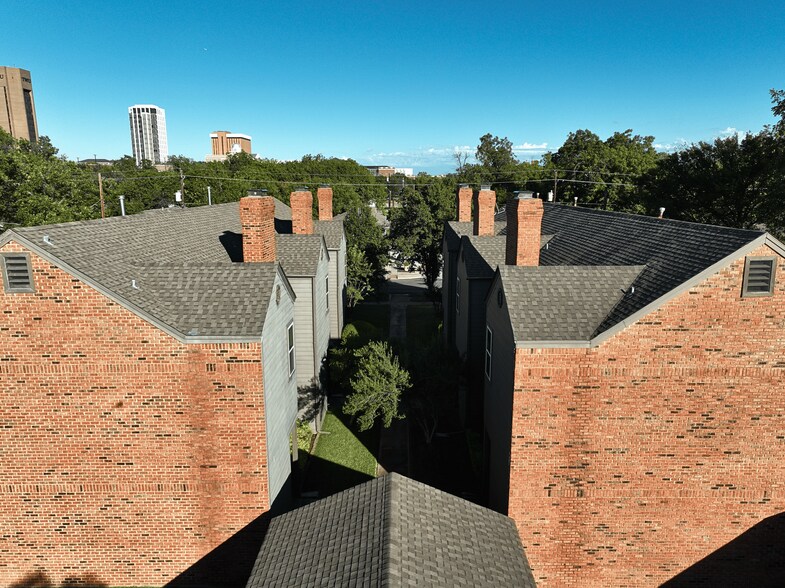 More Photos Of 1101 N Locust St, Denton Apartments For Sale