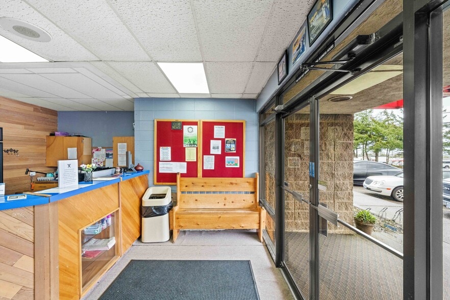 More Photos Of 985 Newmark Ave, Coos Bay Health Club For Sale