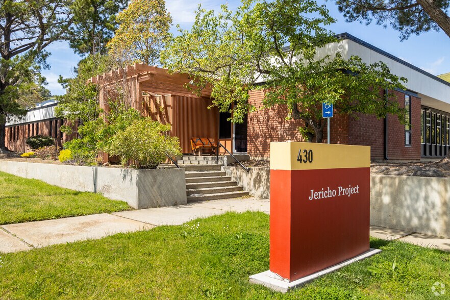 More Photos Of 430 Valley Dr, Brisbane Warehouse For Lease