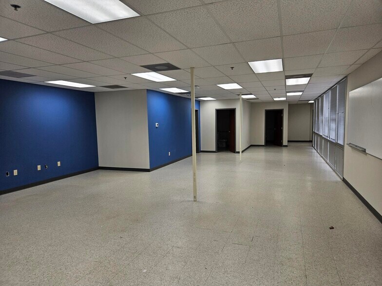 More Photos Of 503 Oak Pl, Atlanta Office For Lease