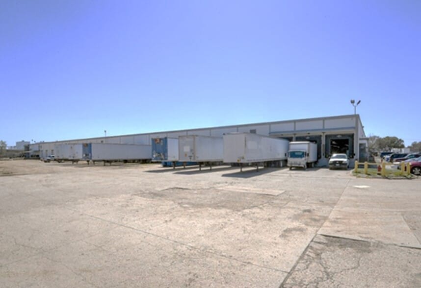 More Photos Of 2302 W Marshall Dr, Grand Prairie Warehouse For Sale