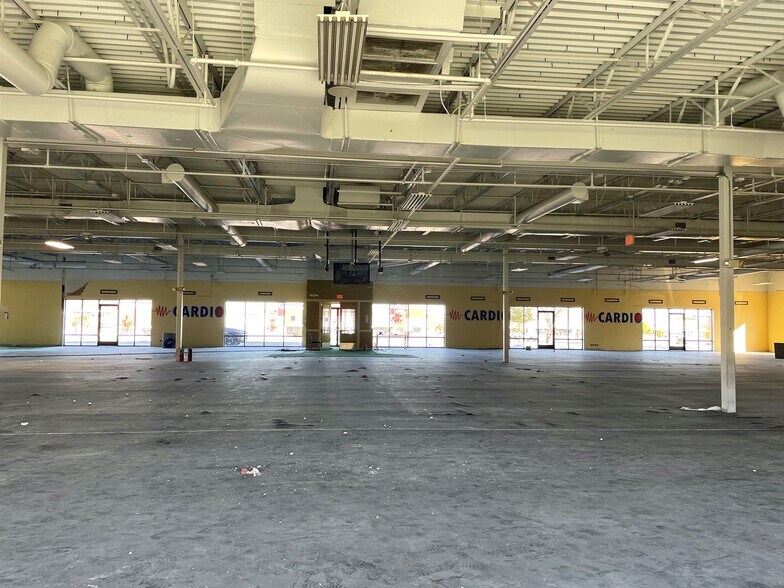 More Photos Of 1550 W 75th St, Downers Grove General Retail For Sale