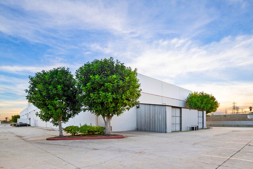 More Photos Of 6935-6947 Atlantic Ave, Long Beach Warehouse For Lease