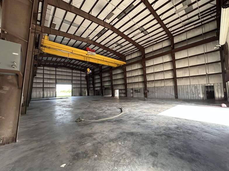 More Photos Of 8714 Galveston Rd, Houston Warehouse For Lease
