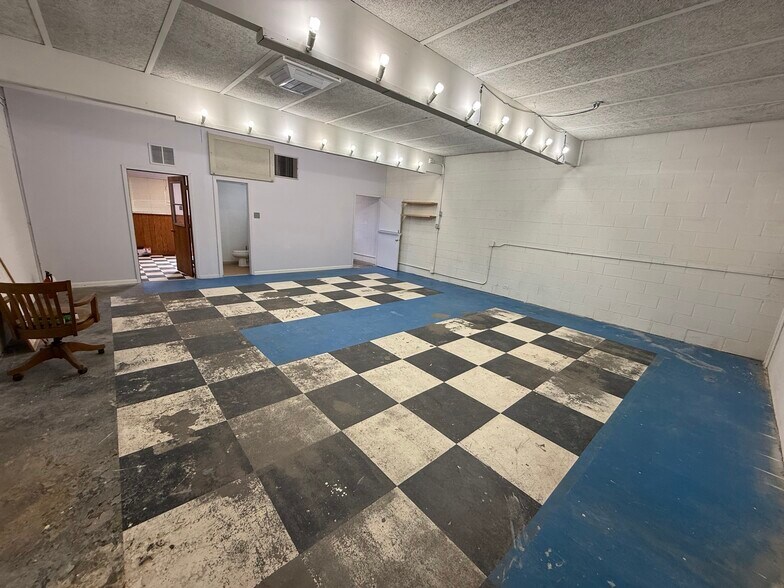 More Photos Of 4650 S Garden Ln, Englewood Warehouse For Lease