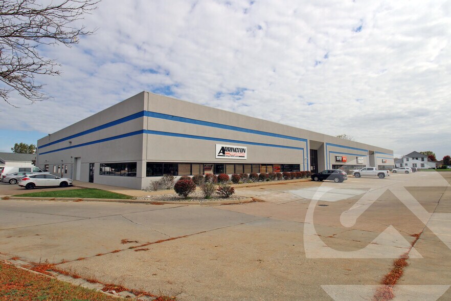 Primary Photo Of 7181-7207 Grand River Rd, Brighton Flex For Sale