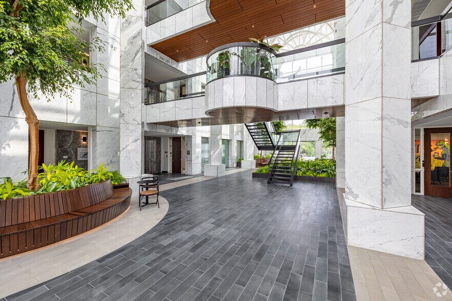 More Photos Of 5000 Plaza On The Lake Dr, Austin Coworking Space