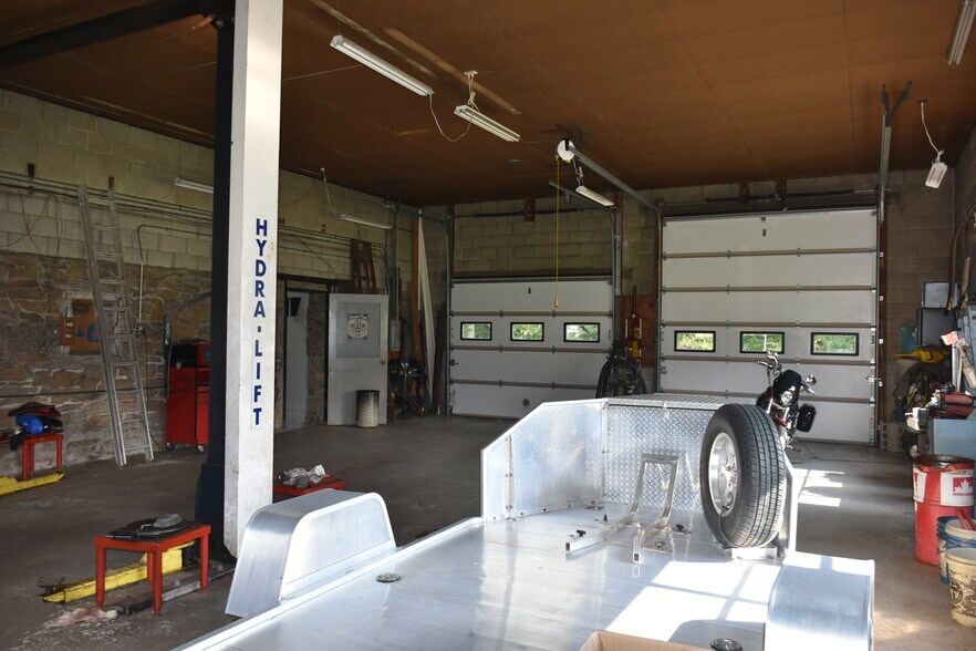 More Photos Of 4592 S Delaware Dr, Easton Auto Repair For Sale