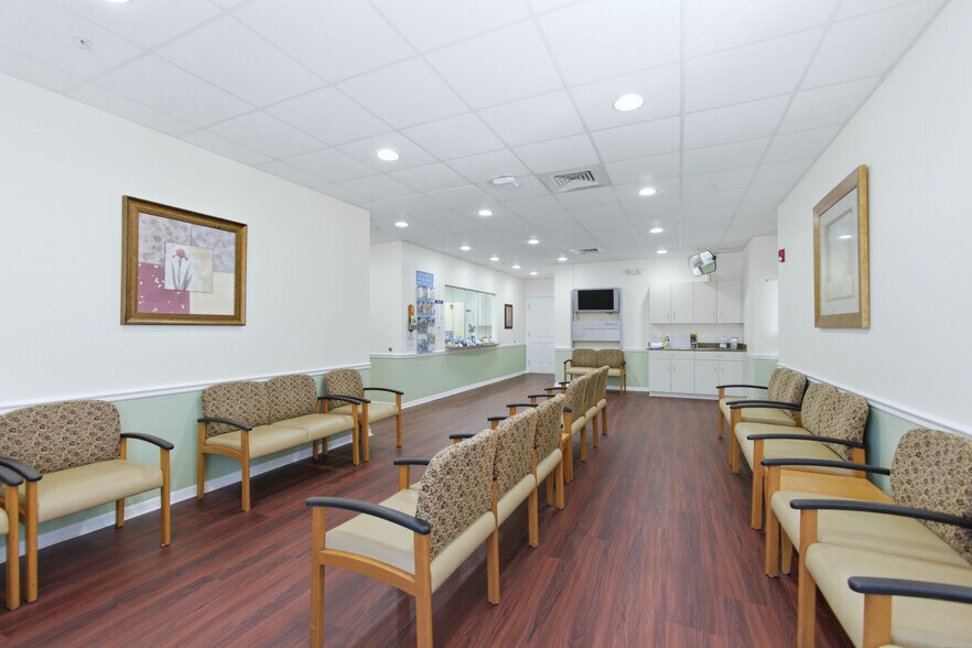 More Photos Of 842 Sunset Lake Blvd, Venice Medical For Sale