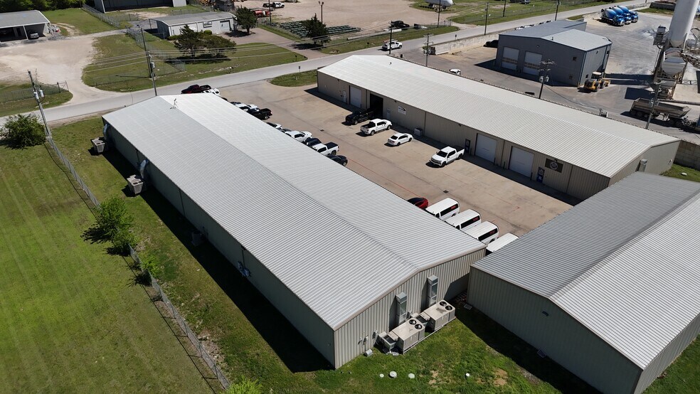 Primary Photo Of 681 Eastgate Rd, Midlothian Warehouse For Lease