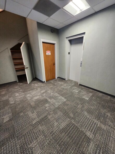 More Photos Of 2 N Mill St, New Castle Bank For Sale