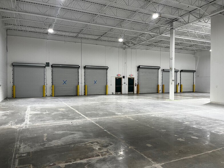 More Photos Of 8440 Tradeport Dr, Orlando Light Distribution For Lease