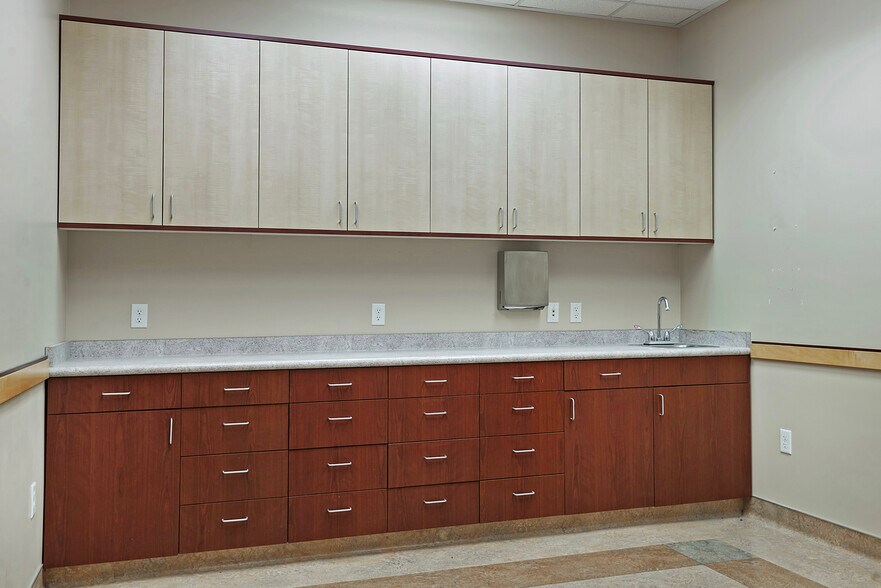 More Photos Of 320 W River Park Dr, Provo Medical For Sale