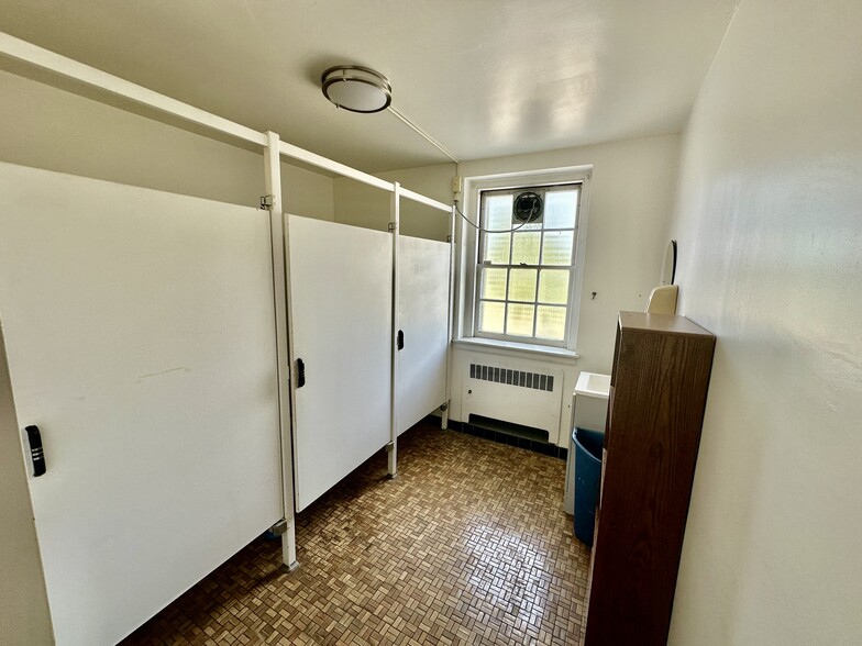 More Photos Of 600 Cooks Ln, Baltimore Religious Facility For Sale