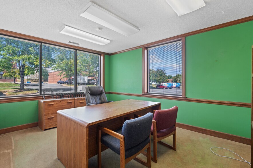 More Photos Of 350 Crompton St, Charlotte Industrial For Sale