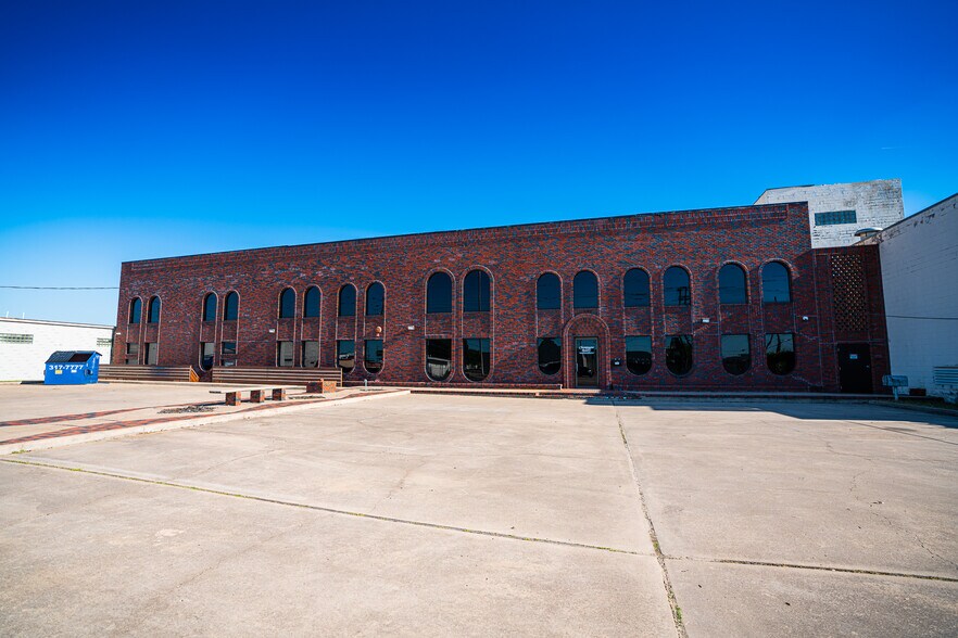 More Photos Of 6308 E 15th St, Tulsa Manufacturing For Lease